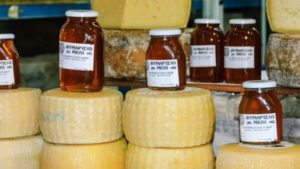 Honey and cheese, the treasures of Naxos