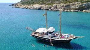 Rina's bay is located in the Kalandos area on the southern coast of Naxos