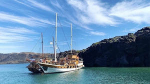 Depart from the old port of Fira.